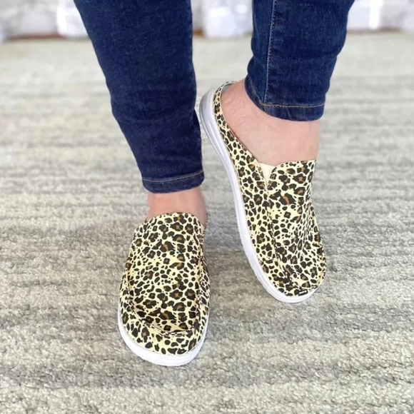 New Corkys Pontoon Leopard Print Slide Tennis Shoes - Picture 2 of 6